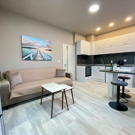 וארנה Nj Luxury Rooms And Suites מראה חיצוני תמונה