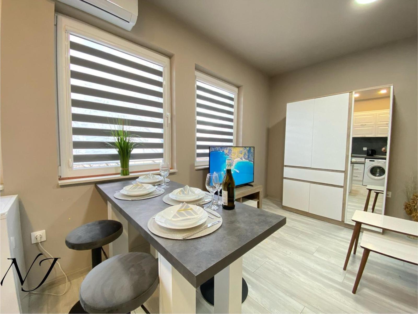 וארנה Nj Luxury Rooms And Suites מראה חיצוני תמונה